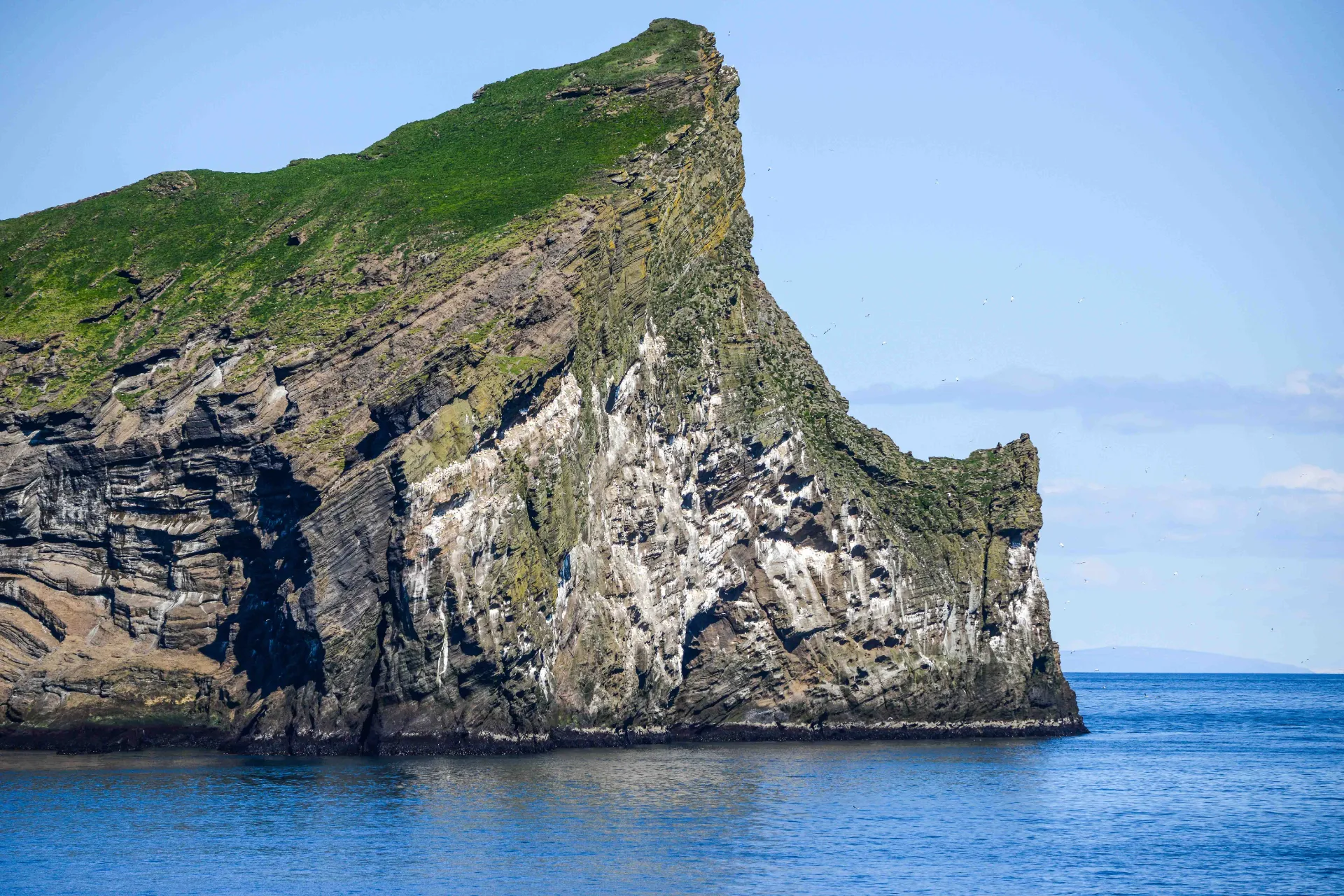 Den ikoniske klippeø Elliðaey ved Vestmannaøerne Den ikoniske klippeø Elliðaey ved Vestmannaøerne