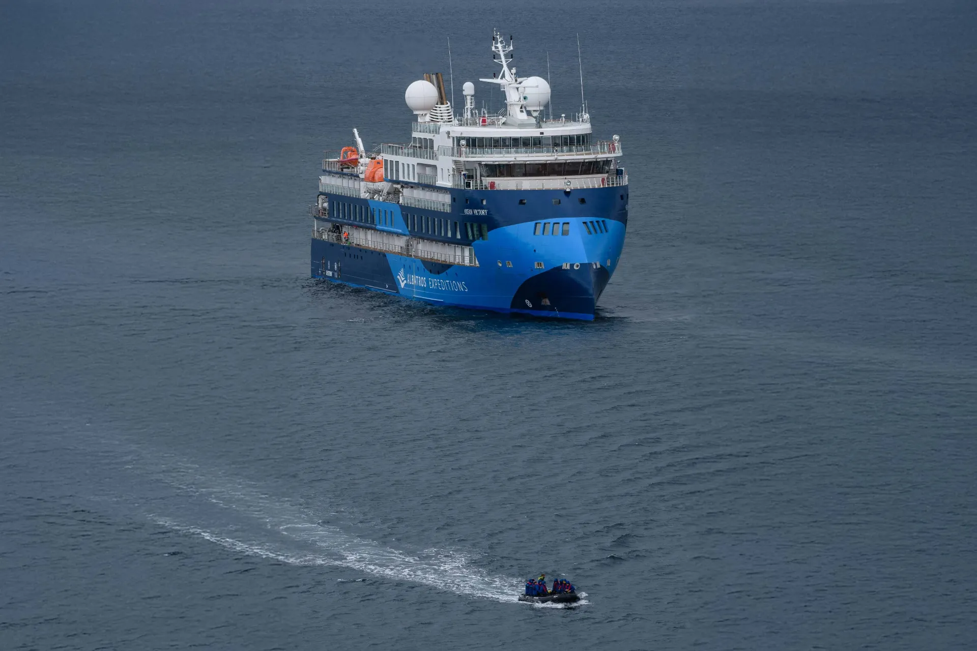 Gæster på eventyr i en Zodiac-båd Gæster på eventyr i en Zodiac-båd