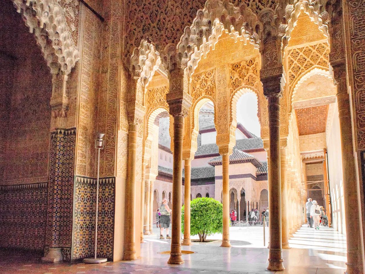 Alhambra er et af verdens smukkeste monumenter Alhambra er et af verdens smukkeste monumenter