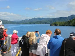 Bluebridge-færgen forbinder Nordøen (Wellington) med Sydøen (Picton) Bluebridge-færgen forbinder Nordøen (Wellington) med Sydøen (Picton)