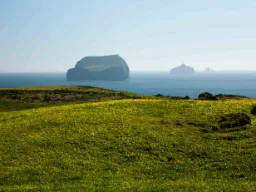 Udsigten fra Heimaey mod Vestmannaøerne Udsigten fra Heimaey mod Vestmannaøerne