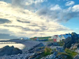 Vigurs lille flydebro, hvor både lægger til Vigurs lille flydebro, hvor både lægger til