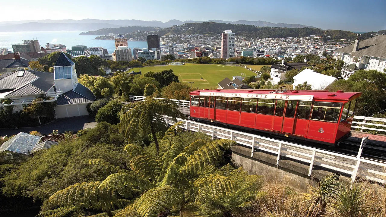 Turen til den enestående udsigt med Wellington Cable Car tager kun 5 minutter Turen til den enestående udsigt med Wellington Cable Car tager kun 5 minutter