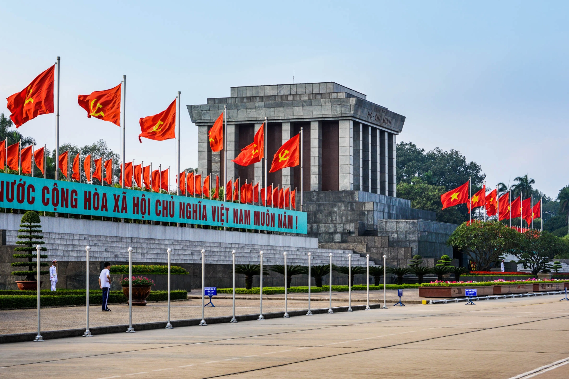 Ho Chi Minhs imponerende mausoleum i Hanoi