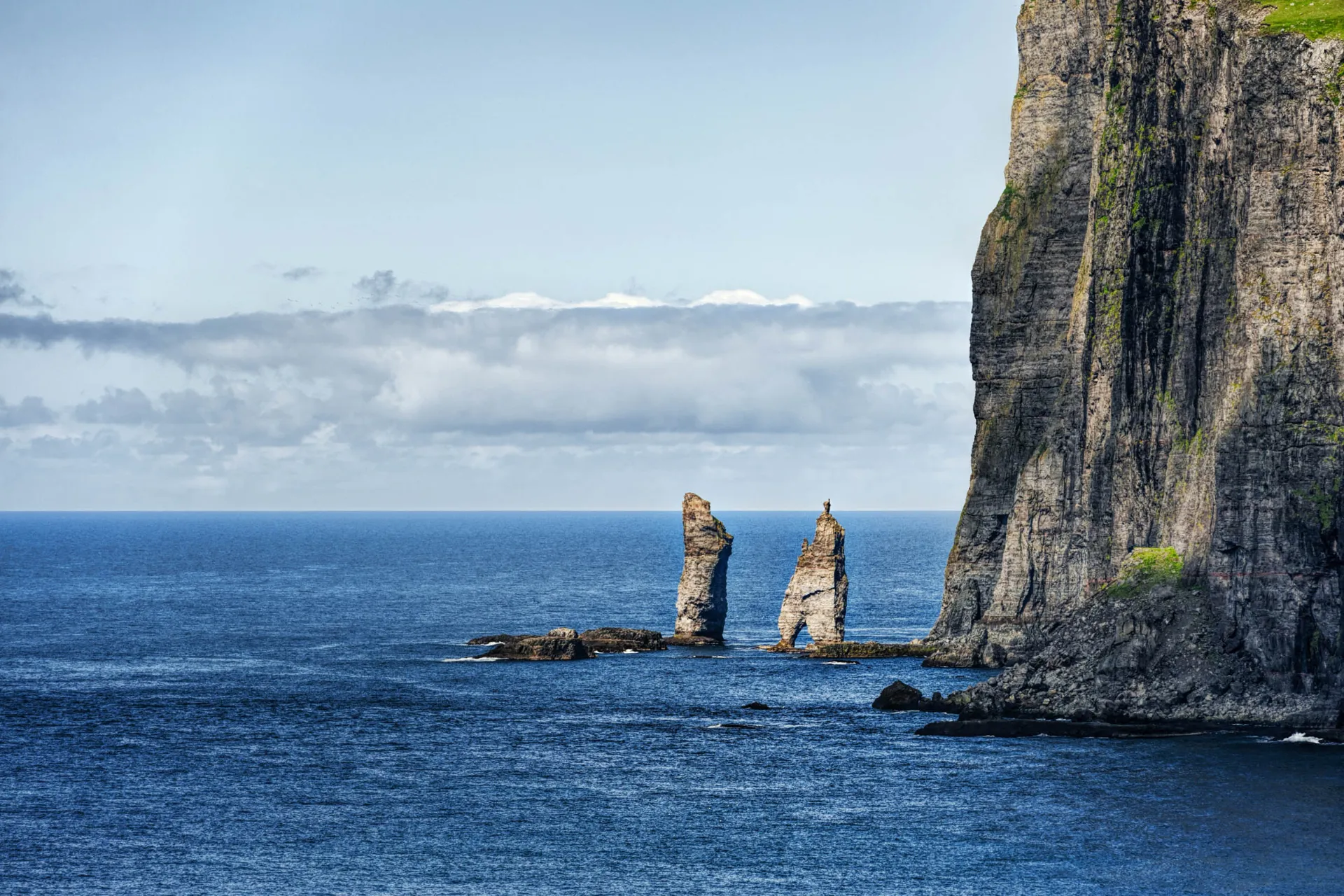 Stenformationen Kæmpen og Kællingen på Eysturoy Stenformationen Kæmpen og Kællingen på Eysturoy