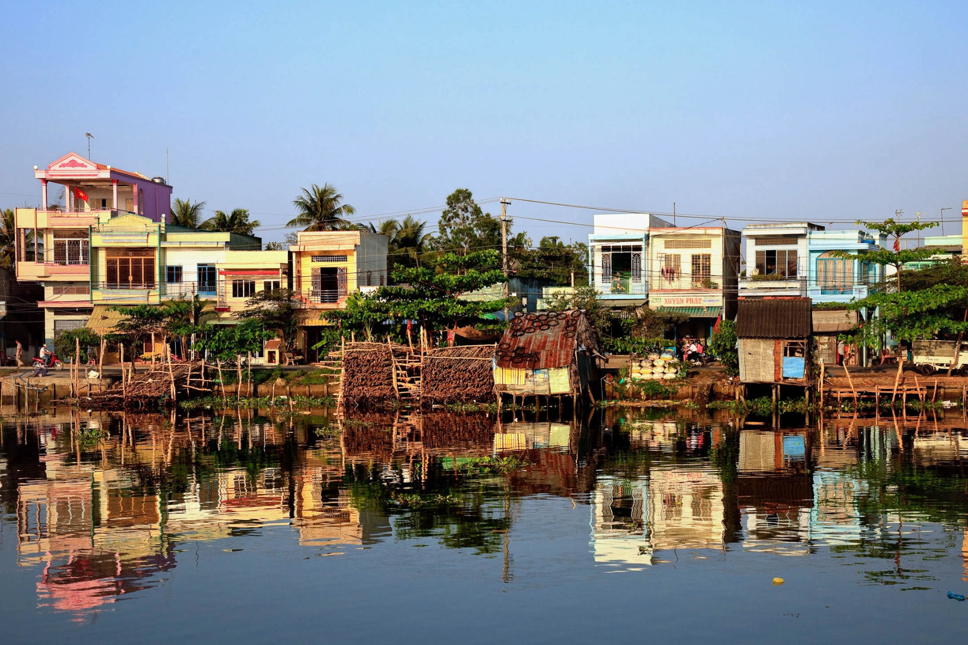 Mekongfloden i Mekongdeltaet i det sydlige Vietnam