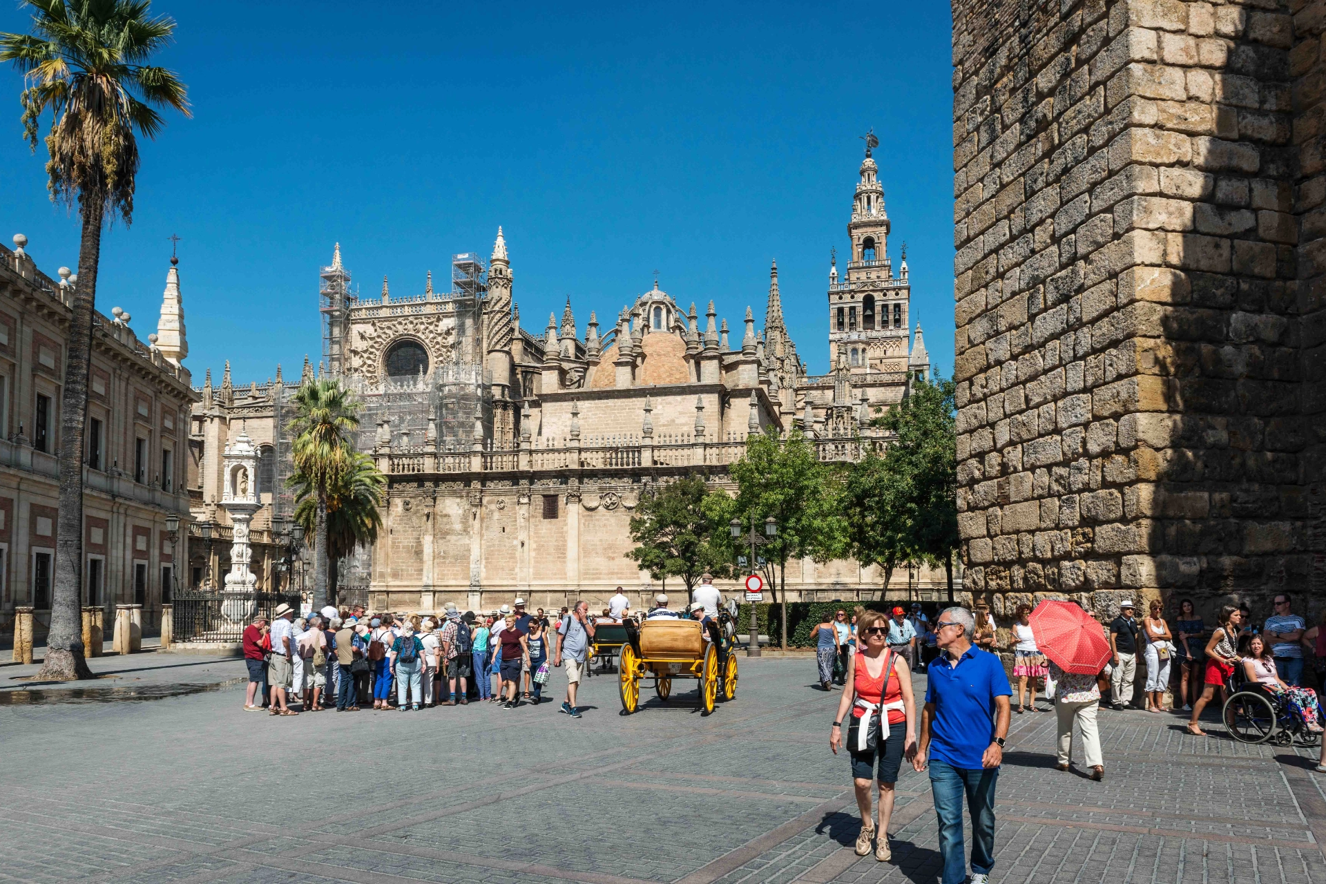 Katedralen i Sevilla med klokketårnet La Giralda