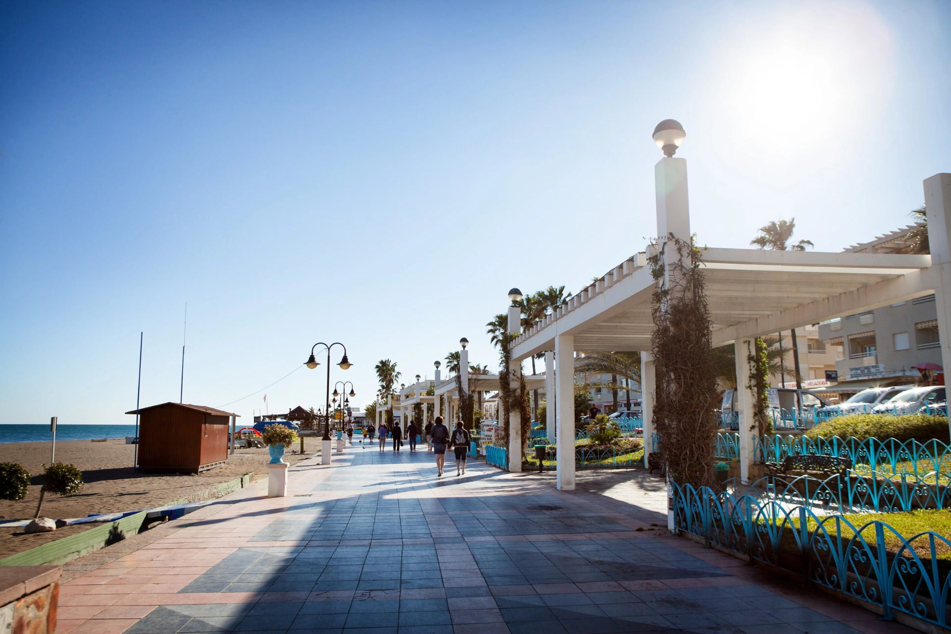 Den meget lange strandpromenade i Torremolinos