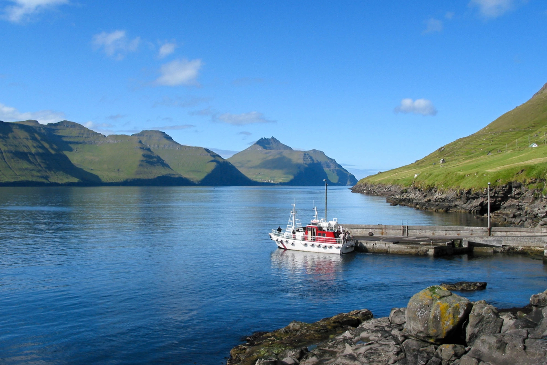 Stilhed ved fjorden