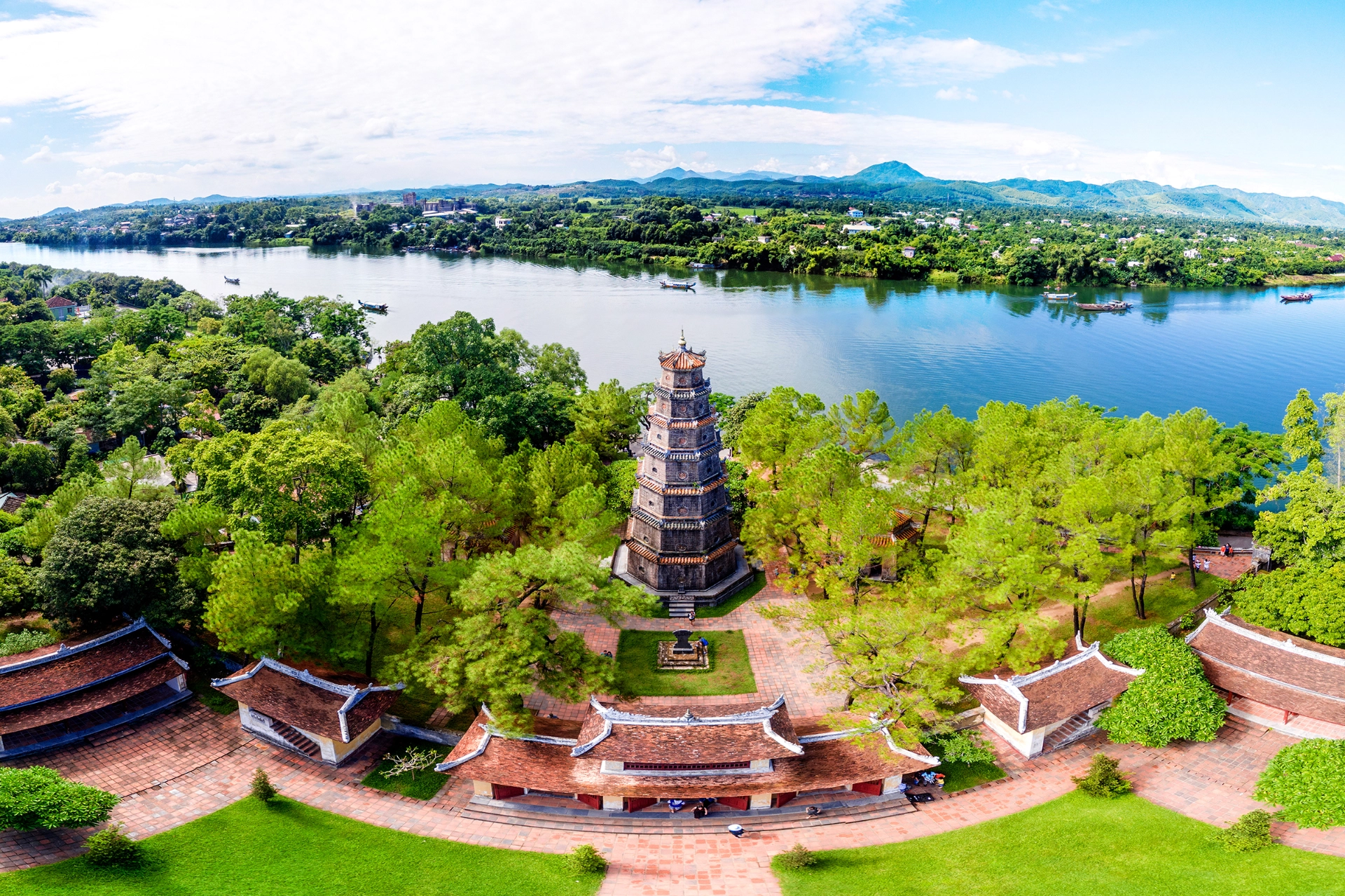 Thien Mu-pagoden i Huế set fra luften