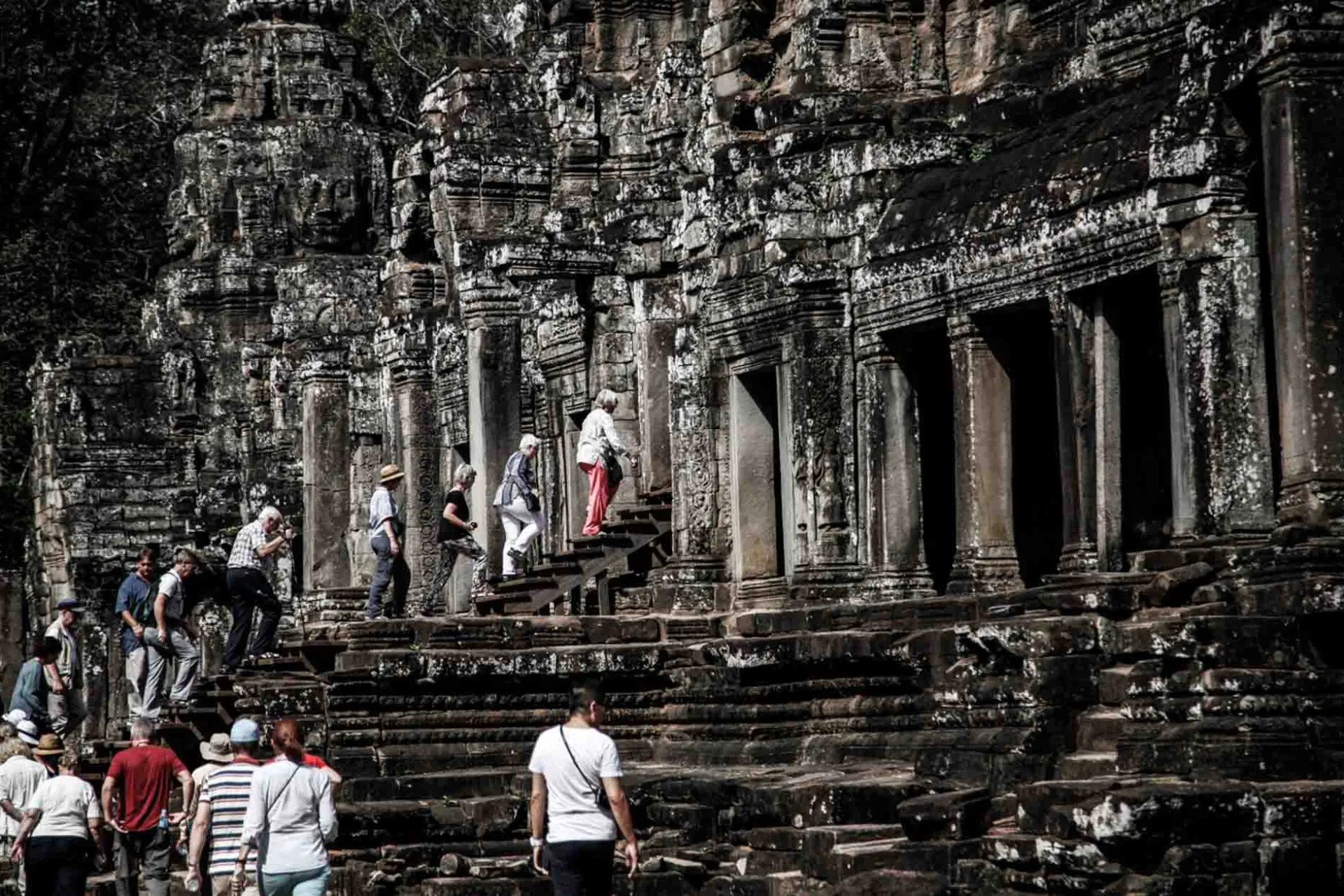 Imponerende indgang til Angkor Wat Imponerende indgang til Angkor Wat