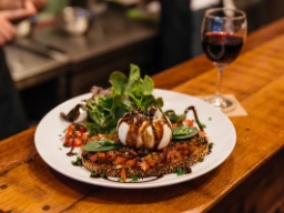 Italiensk specialitet - bruschetta med burrata og balsamico