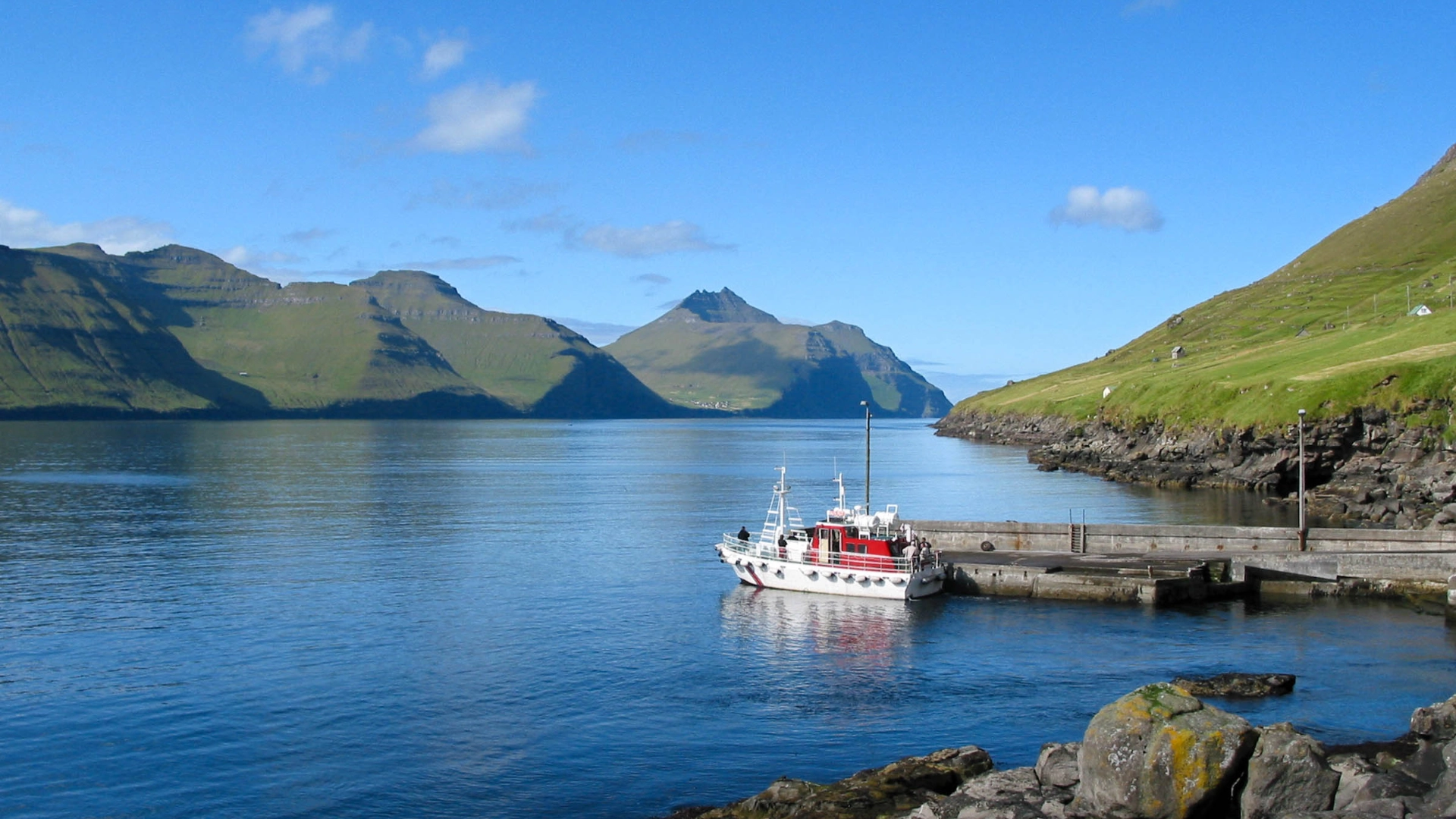 Stilhed ved fjorden